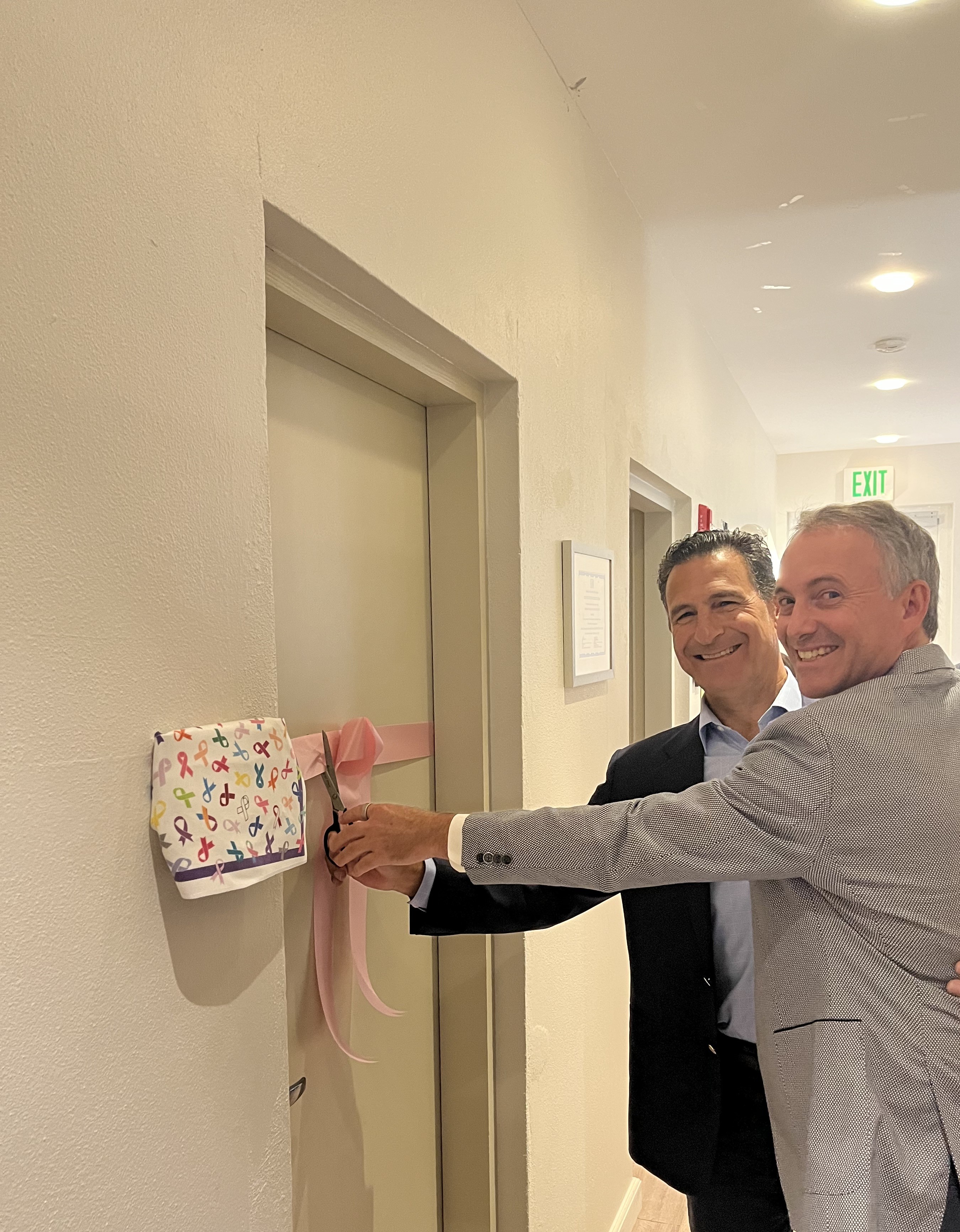 colm and lou cutting ribbon